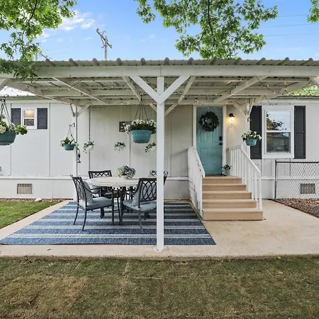 Pet-Friendly Lake Dallas Home Near Lewisville Lake